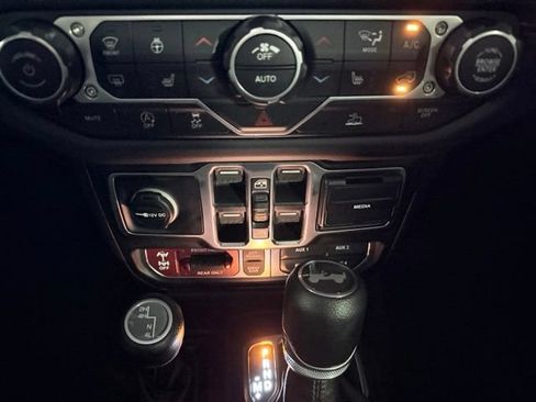 Used 2026 Jeep Wrangler Unlimited Rubicon AWD/4WD image 17