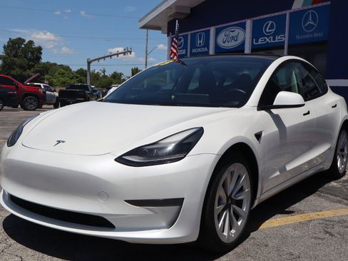 Used 2023 Tesla Model 3 Standard Range RWD image 7