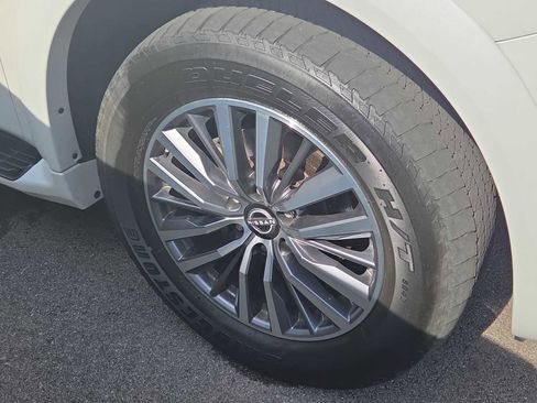 Used 2024 Nissan Armada SL w/ Captain's Chairs Package image 2