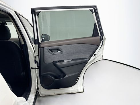 Used 2023 Nissan Rogue SV AWD/4WD image 28