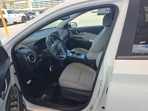Used 2023 Hyundai Kona SE FWD image 8