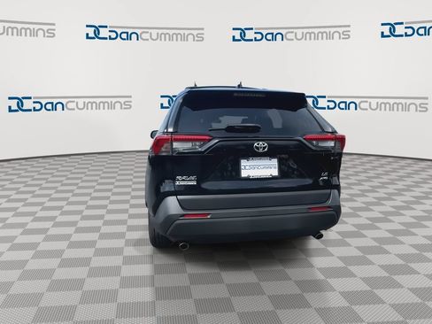 Used 2019 Toyota RAV4 LE AWD/4WD image 7