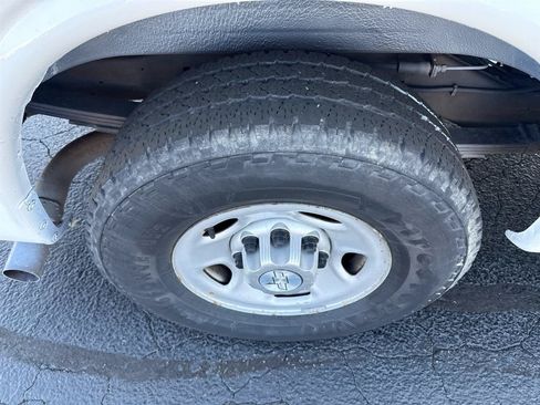 Used 2014 Chevrolet Express 2500 RWD image 9