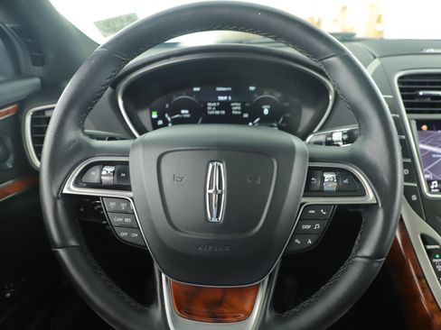 Used 2019 Lincoln Nautilus Reserve image 21