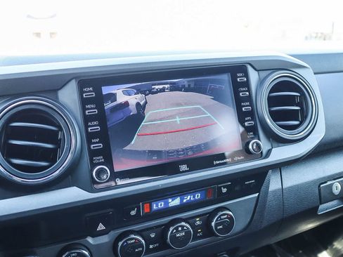 Used 2022 Toyota Tacoma TRD Off-Road w/ TRD Premium Off Road Package AWD/4WD image 26