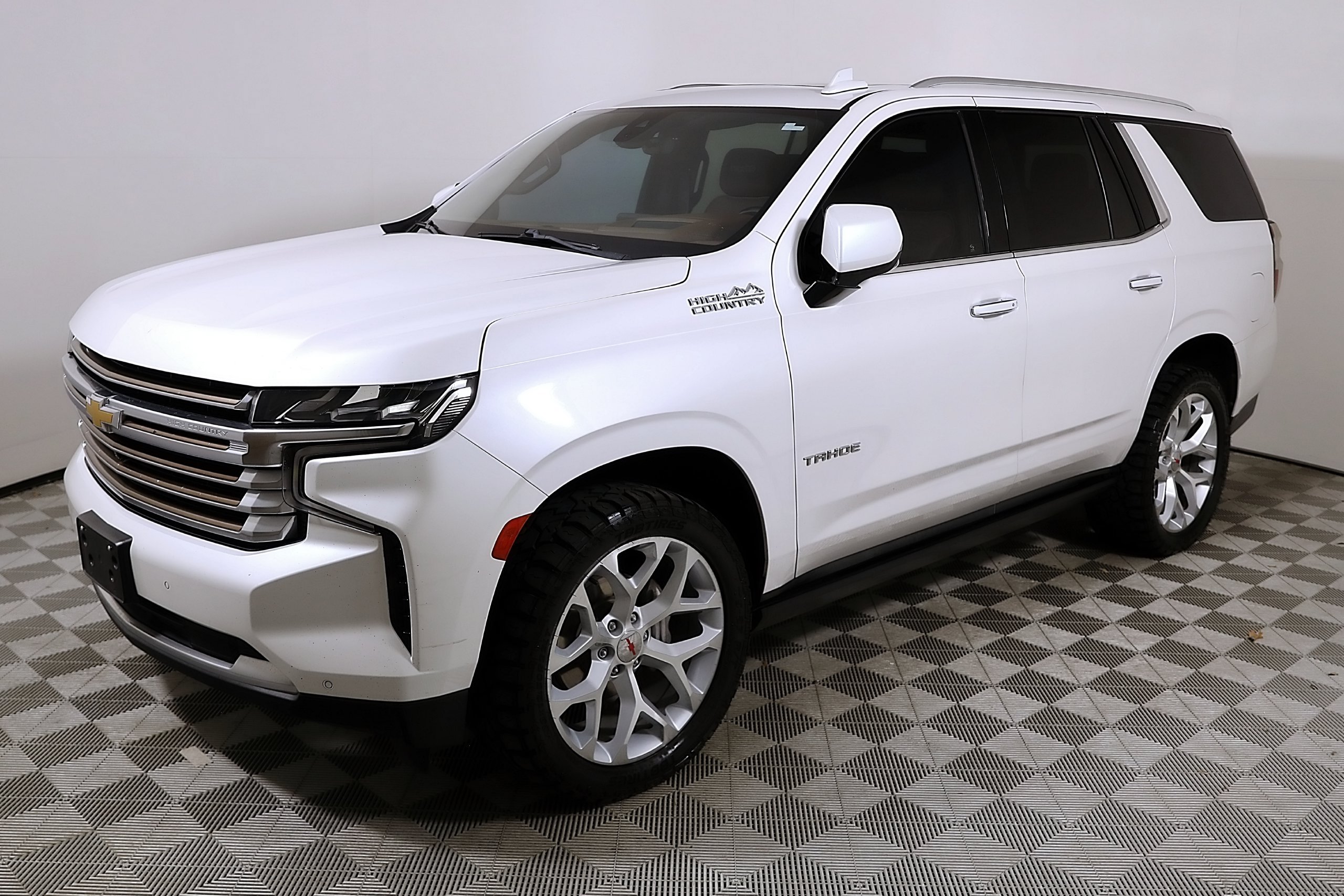 Used 2021 Chevrolet Tahoe High Country w/ Premium Package AWD/4WD image 3
