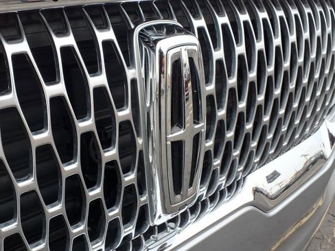 Certified 2023 Lincoln Aviator Reserve w/ Equipment Group 201A image 17