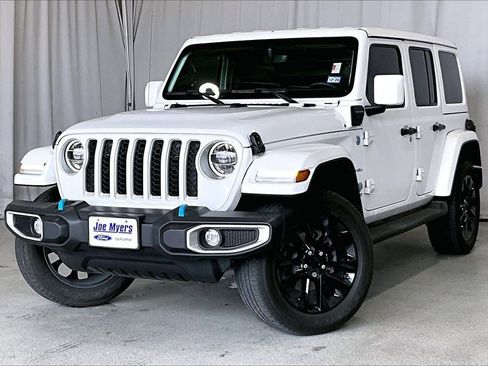 Used 2022 Jeep Wrangler Unlimited Sahara AWD/4WD image 2