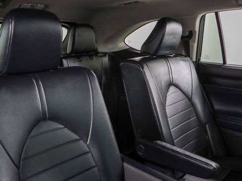 Used 2024 Toyota Highlander XLE image 29