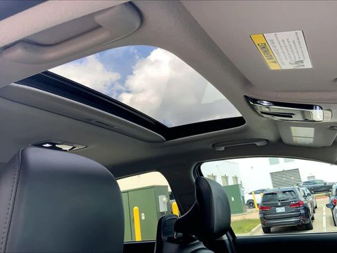 Used 2023 Kia Niro SX Touring image 13