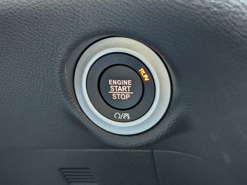 Used 2025 Chrysler Voyager LX image 19