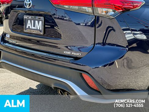 Used 2022 Toyota Highlander XSE AWD/4WD image 8