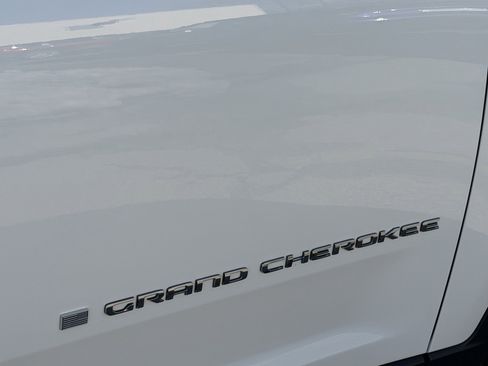 Used 2024 Jeep Grand Cherokee Laredo X w/ Trailer Tow Package image 28