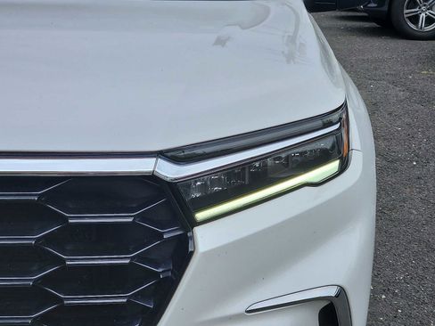 Certified 2023 Honda Pilot Touring image 9