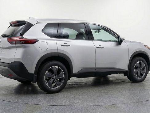 Used 2025 Nissan Rogue SV AWD/4WD image 9