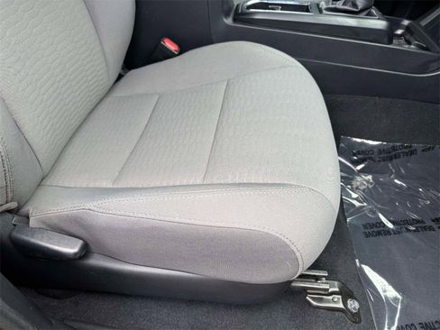 Used 2018 Toyota Tacoma SR w/ SR Convenience Package image 15