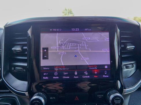 Used 2019 RAM 1500 Laramie RWD image 30