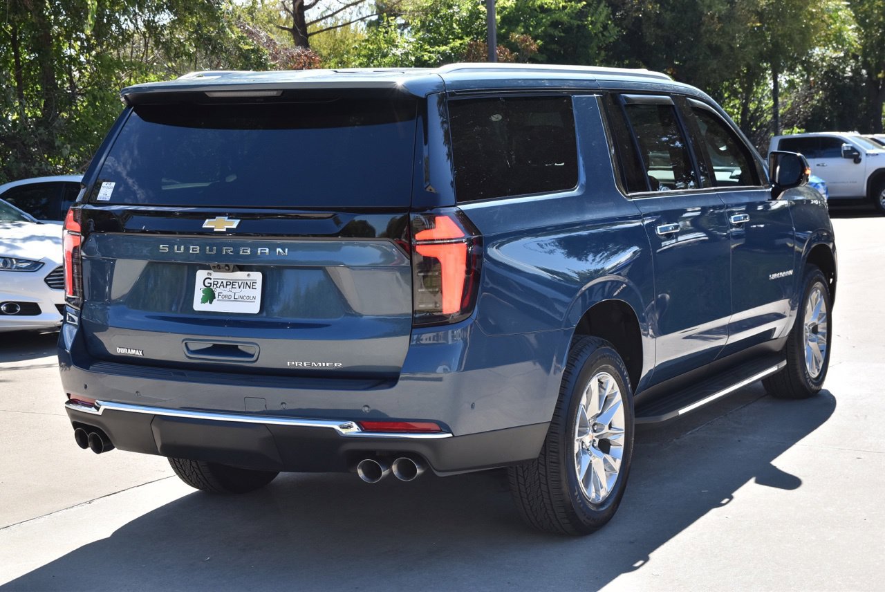 Used 2026 Chevrolet Suburban Premier RWD image 8