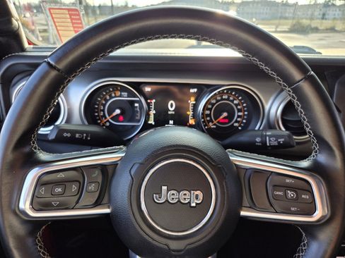 Used 2020 Jeep Gladiator Overland image 22
