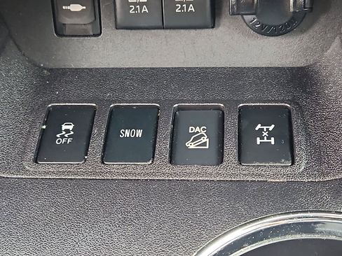 Used 2017 Toyota Highlander XLE image 25