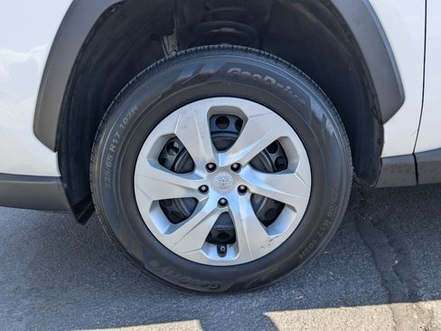 Used 2022 Toyota RAV4 LE image 29