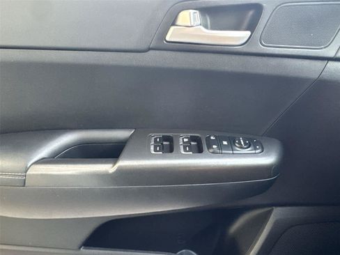 Used 2020 Kia Sportage LX FWD image 19
