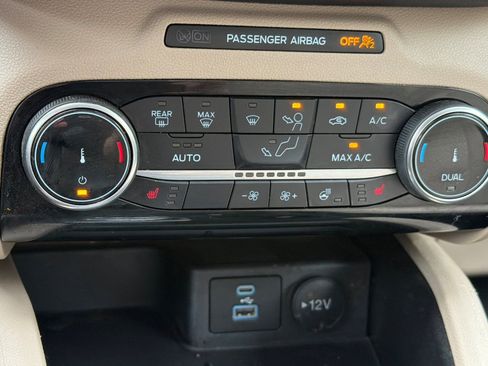 Used 2022 Ford Escape SE w/ Cold Weather Package image 20