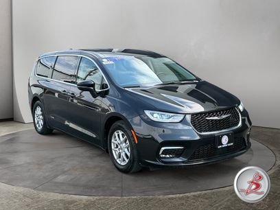 Used 2023 Chrysler Pacifica Touring-L
