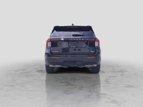 Used 2025 Ford Explorer Active AWD/4WD image 7