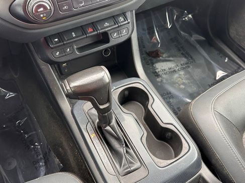 Used 2015 Chevrolet Colorado Z71 AWD/4WD image 37