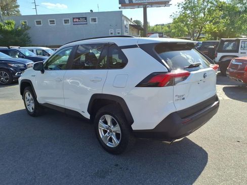 Used 2021 Toyota RAV4 LE AWD/4WD image 8