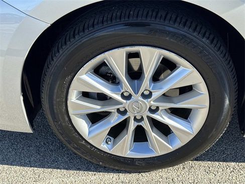 Used 2013 Lexus ES 300h image 9