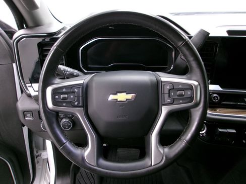Used 2024 Chevrolet Silverado 2500 LT AWD/4WD image 6