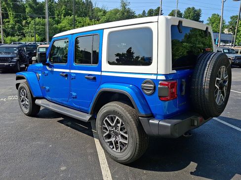 New 2026 Jeep Wrangler Unlimited Sahara w/ Whitecap Package AWD/4WD image 4