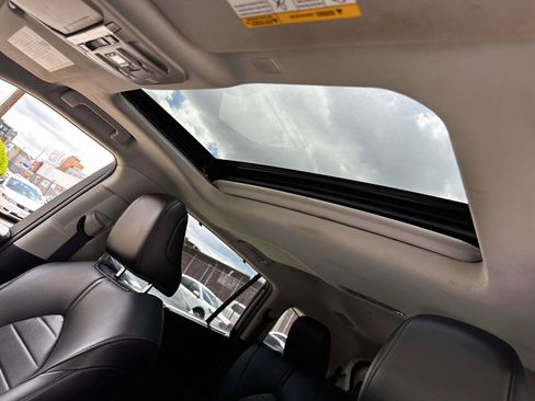 Used 2020 Toyota Highlander XLE AWD/4WD image 15