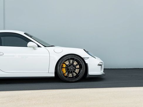 Used 2014 Porsche 911 GT3 RWD image 9