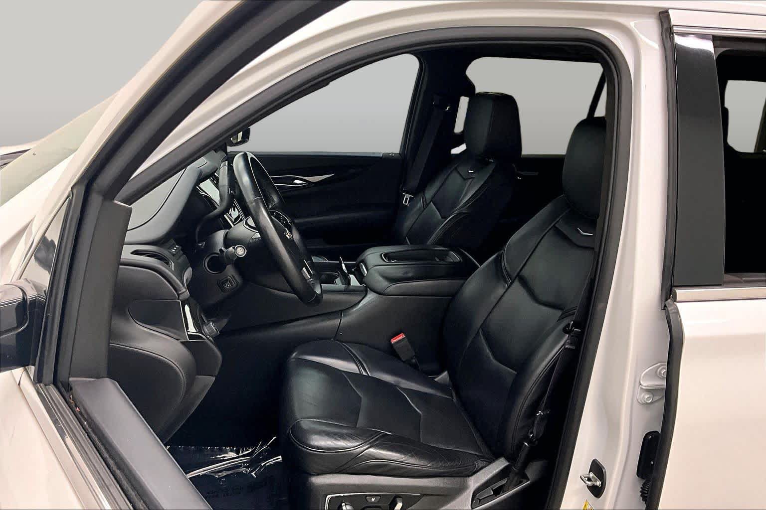 Used 2017 Cadillac Escalade ESV Platinum RWD image 8