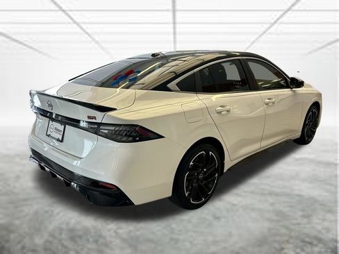 New 2026 Nissan Sentra SR w/ Floor Mat Package FWD image 5