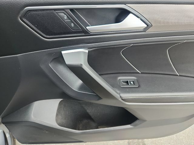 Used 2024 Volkswagen Tiguan SE AWD/4WD image 33