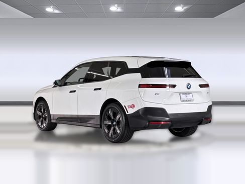 Used 2024 BMW iX xDrive50 AWD/4WD image 3