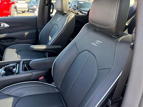 New 2026 Chrysler Pacifica Limited w/ S Appearance Package FWD image 21