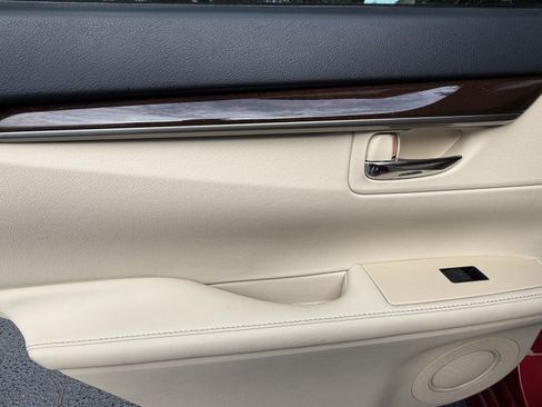 Used 2013 Lexus ES 350 w/ Luxury Pkg FWD image 29