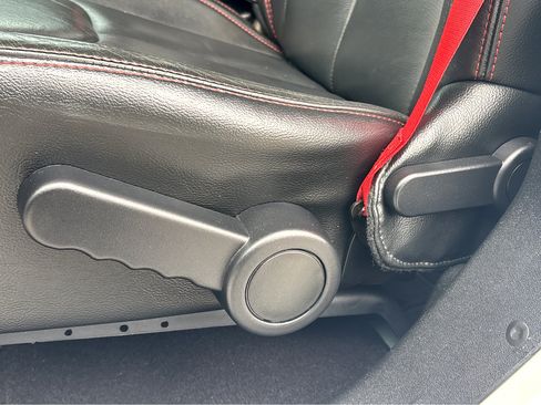 Used 2018 Jeep Wrangler Unlimited Rubicon image 19