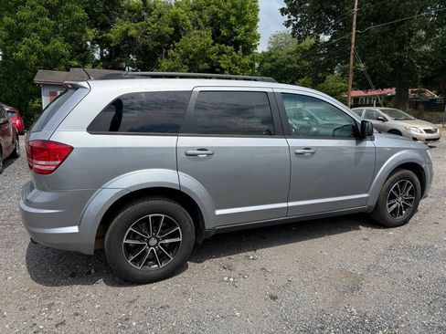 Used 2017 Dodge Journey SE w/ Flexible Seating Group FWD image 7