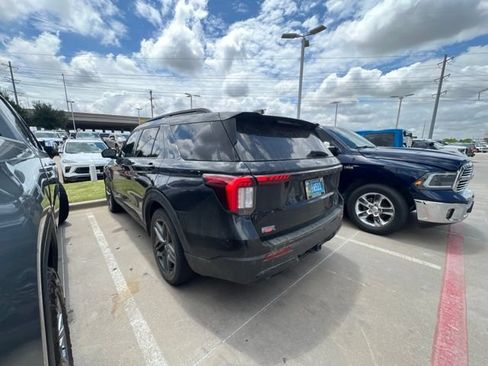 Used 2025 Ford Explorer ST-Line w/ Premium Package RWD image 5