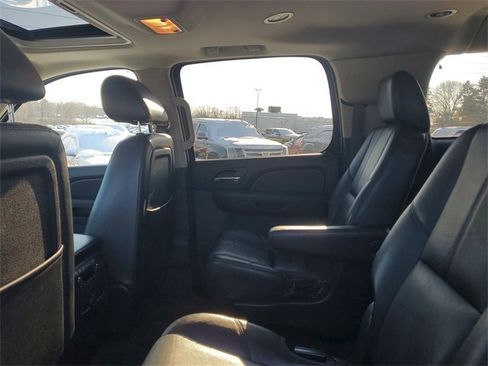 Used 2012 Chevrolet Suburban LT w/ Luxury Package image 7