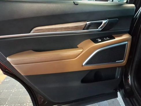 Used 2020 Kia Telluride SX w/ SX Prestige Package image 17