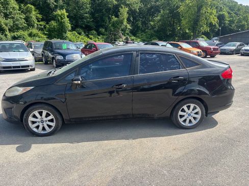 Used 2013 Ford Fiesta SE image 8