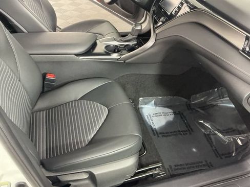 Used 2020 Toyota Camry SE FWD image 14