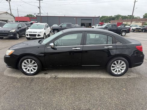 Used 2013 Chrysler 200 Limited FWD image 3